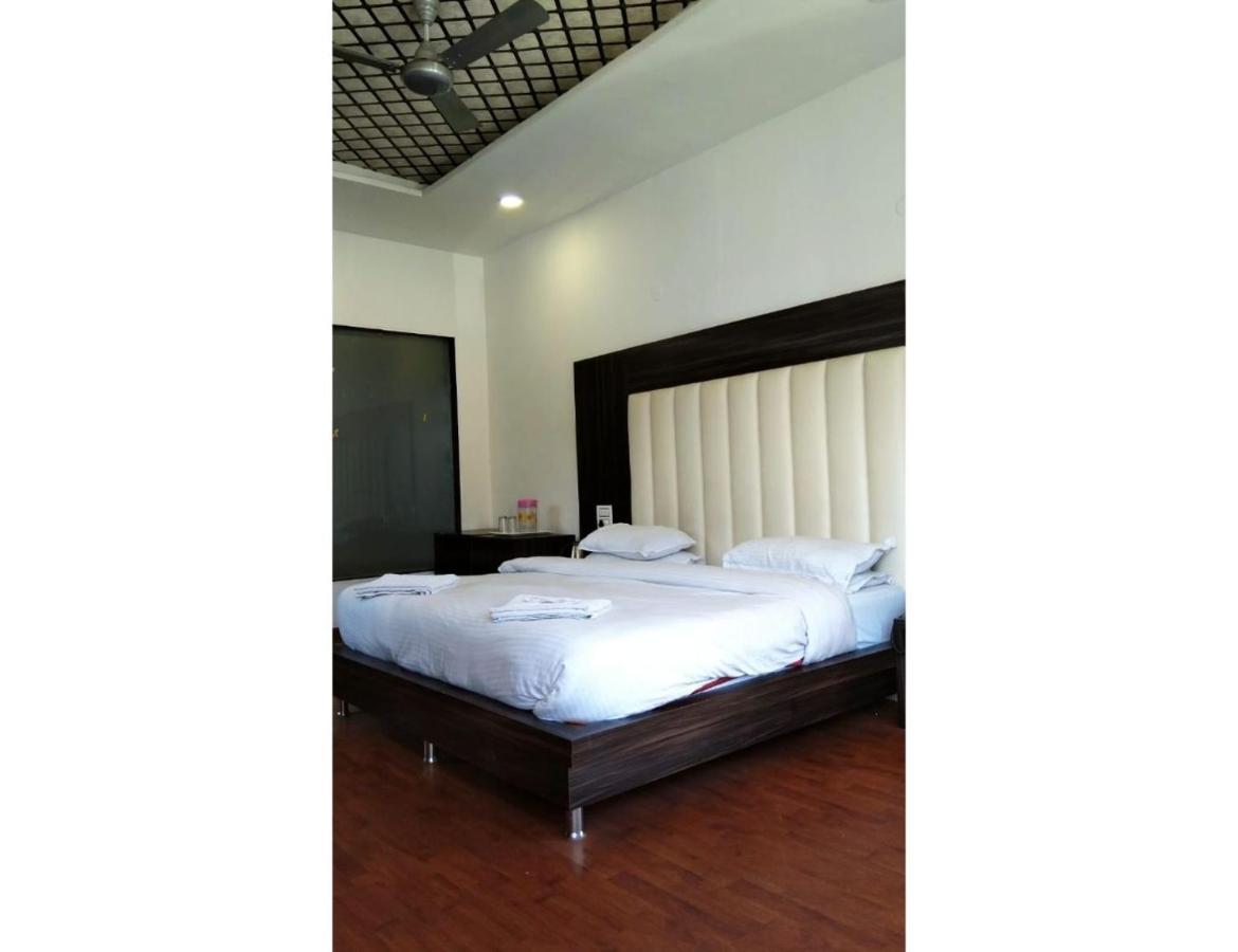 Hotel Dalhousie Grand Banikhet Dış mekan fotoğraf
